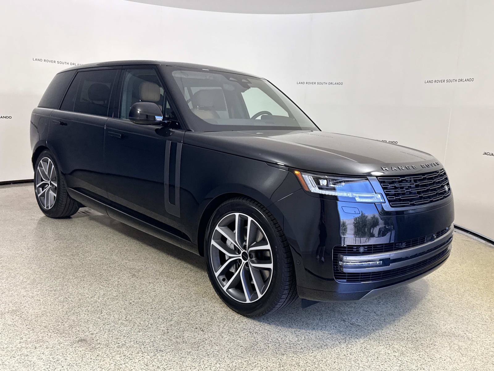 New 2026 Land Rover Range Rover Long Wheelbase SE AWD/4WD image 8