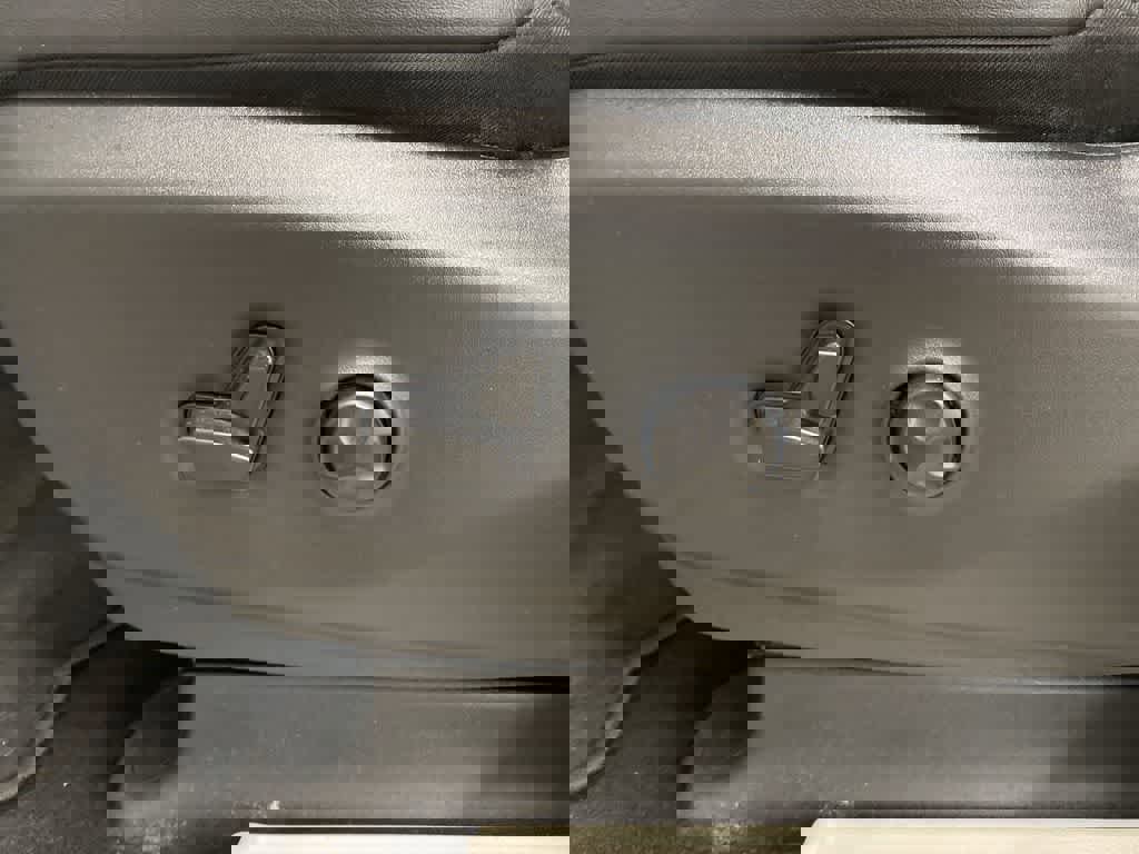 Used 2024 Chrysler Pacifica Touring-L image 14