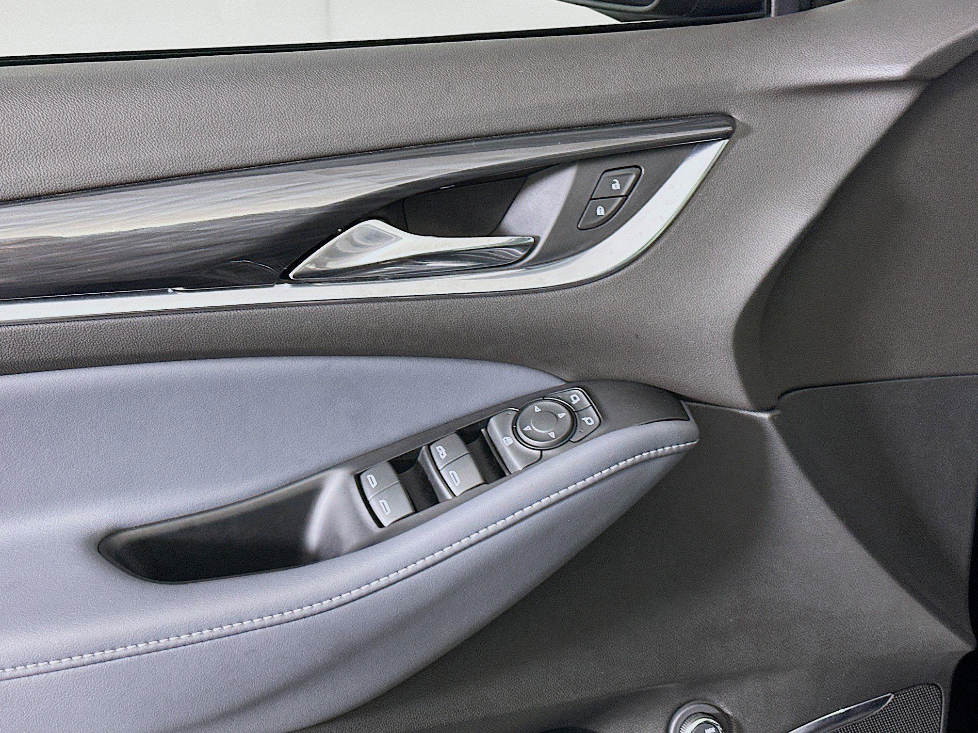 Used 2024 Buick Enclave Essence w/ Experience Buick Package image 15