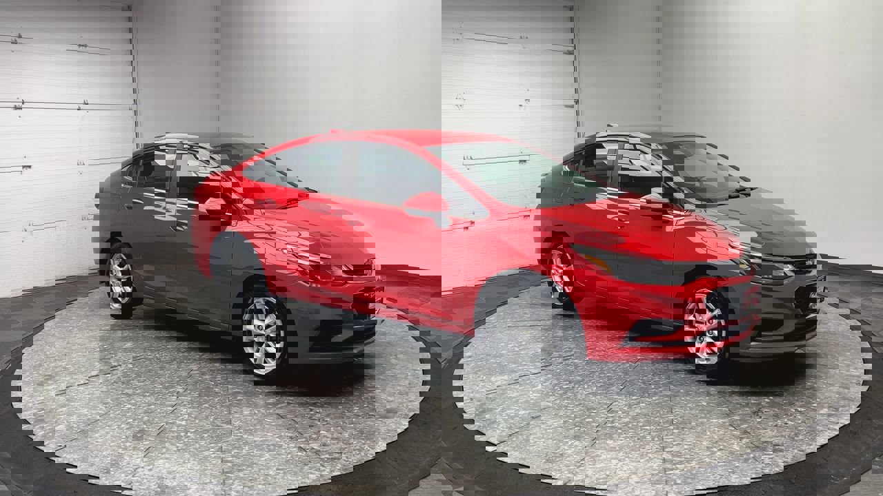 Used 2017 Chevrolet Cruze LT image 32