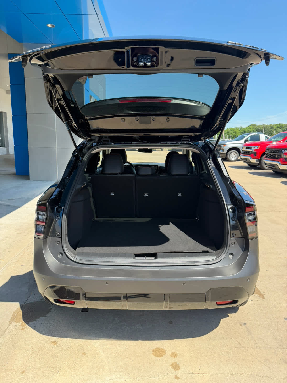 Used 2025 Nissan Kicks SR AWD/4WD image 6