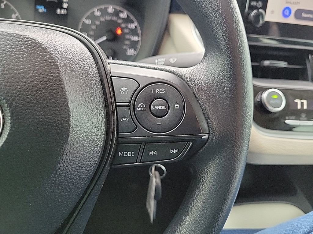 Used 2025 Toyota Corolla LE image 25