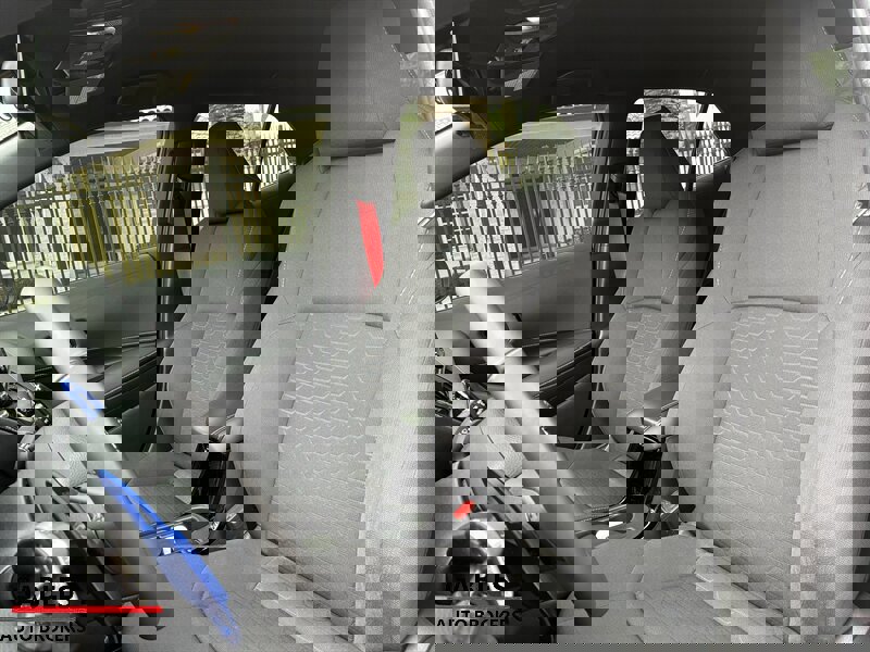 Used 2025 Toyota Corolla SE image 18