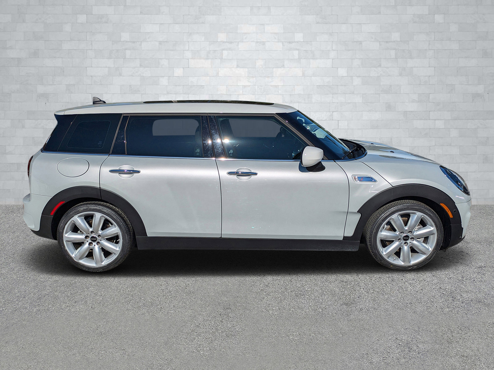 Used 2022 MINI Cooper Clubman S image 4