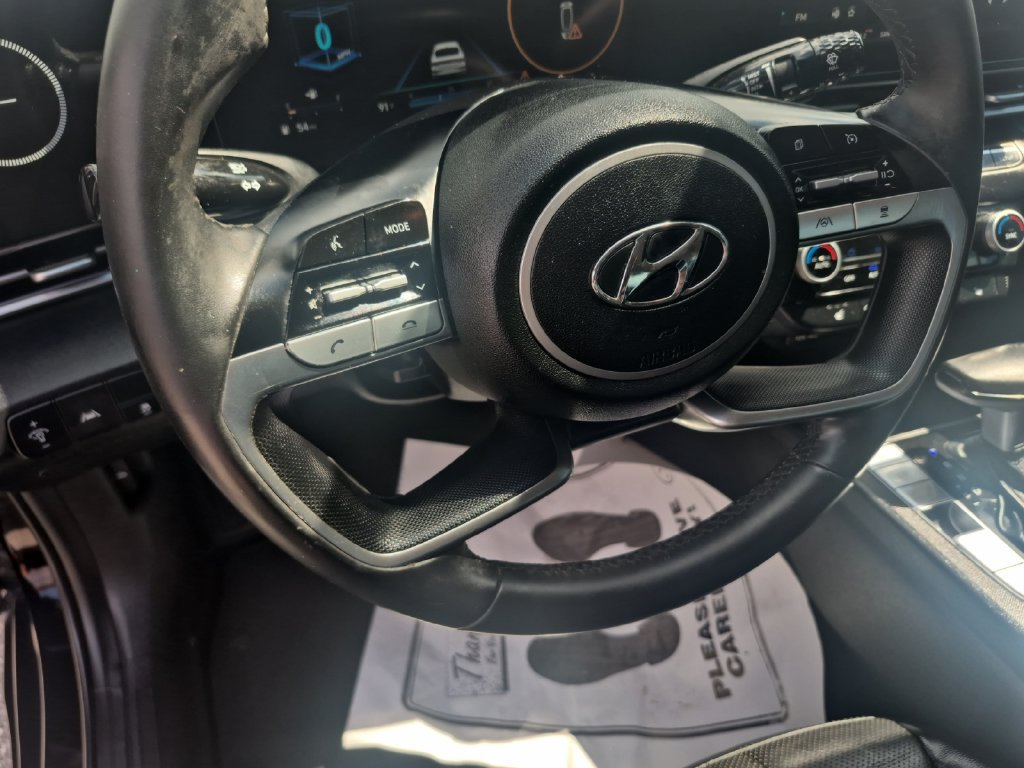 Used 2022 Hyundai Elantra Limited FWD image 12