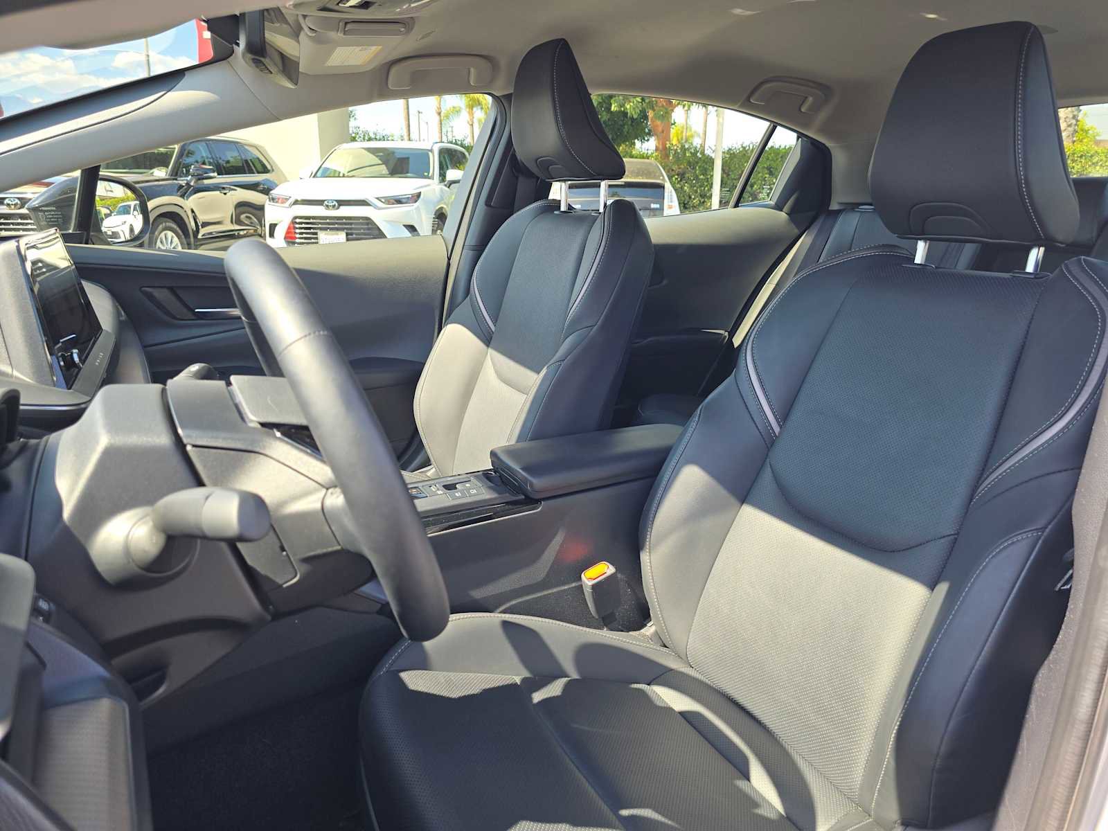 Used 2025 Toyota Prius XLE FWD image 22