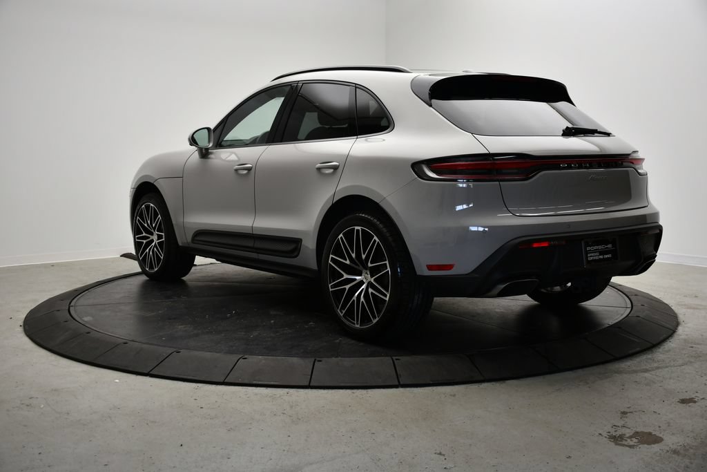 Certified 2024 Porsche Macan AWD/4WD image 3