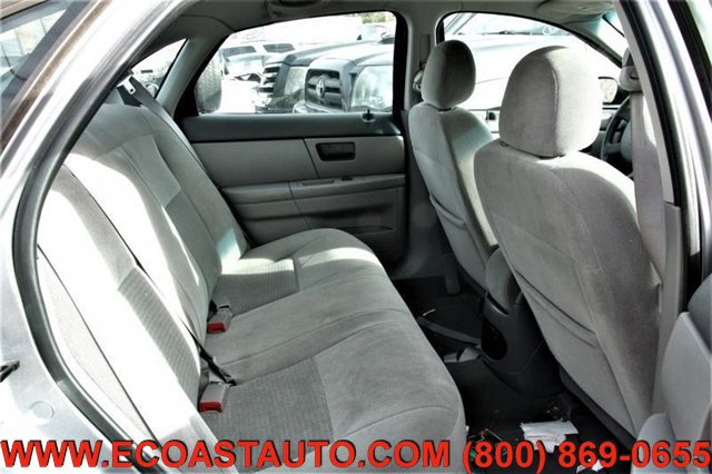 Used 2006 Ford Taurus SE FWD image 11
