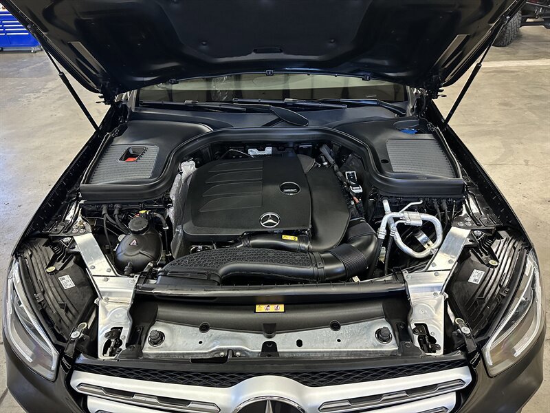 Used 2021 Mercedes-Benz GLC 300 4MATIC image 8