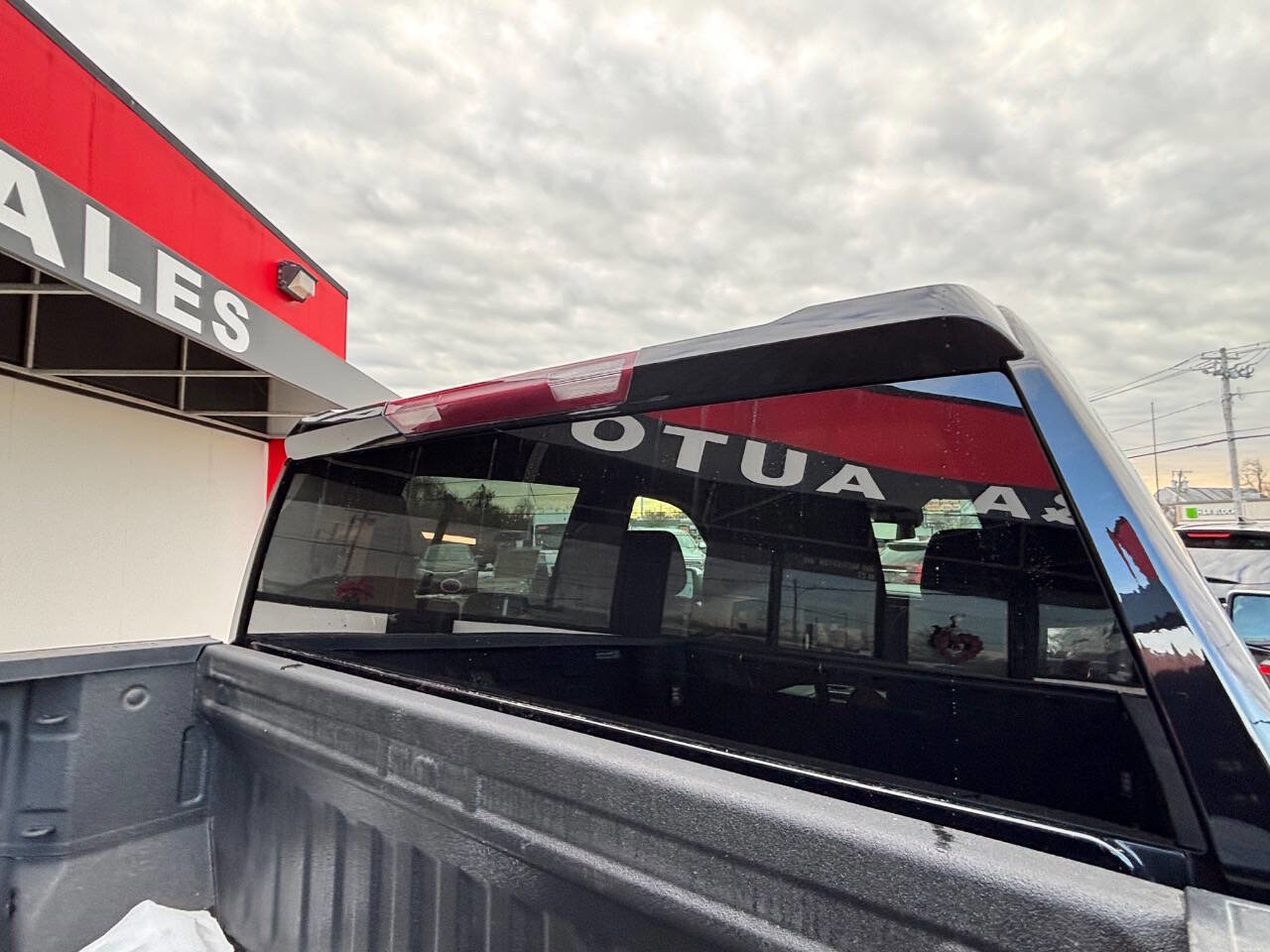 Used 2022 Chevrolet Silverado 1500 LT w/ Z71 Off-Road Package image 17