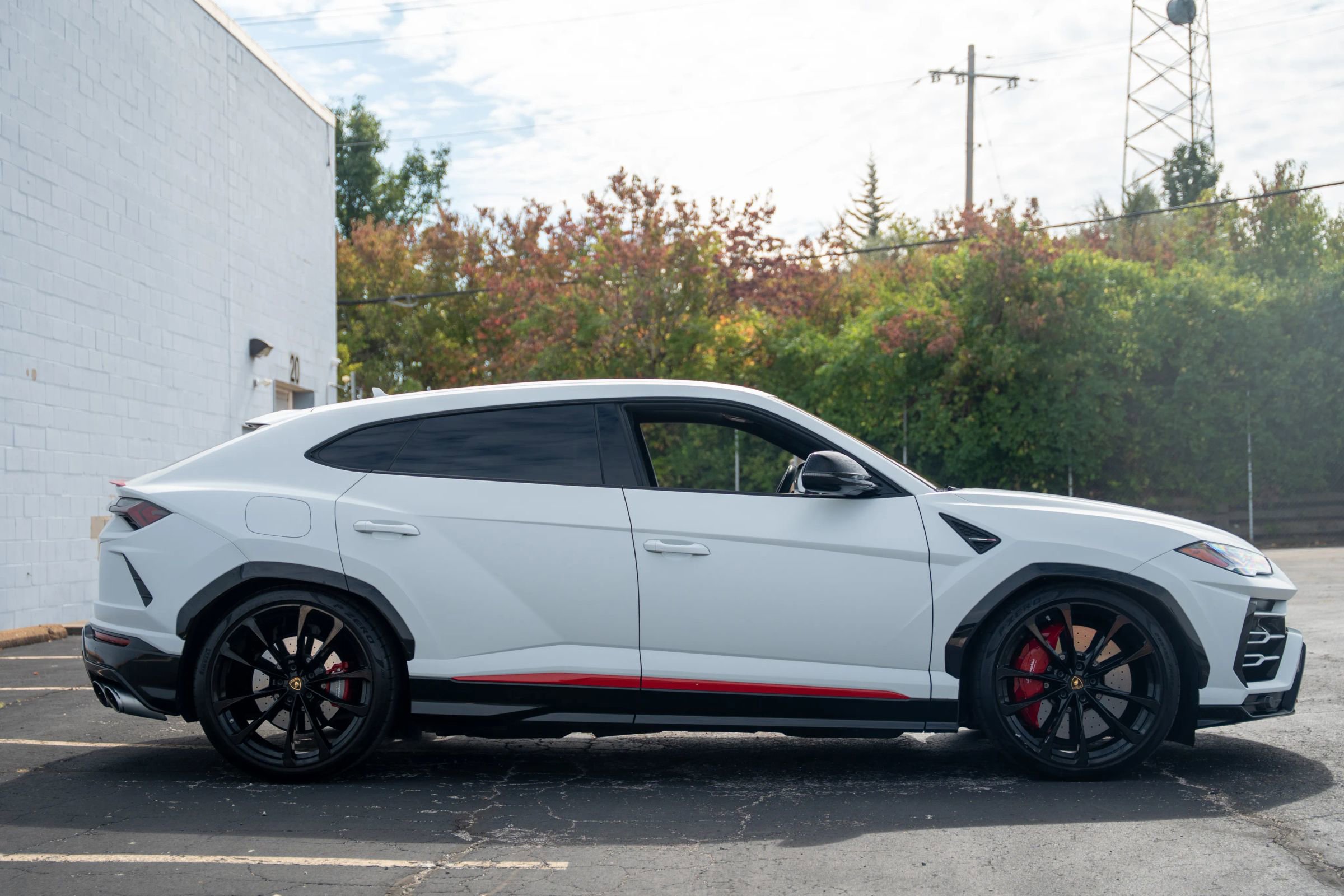 Used 2021 Lamborghini Urus image 9