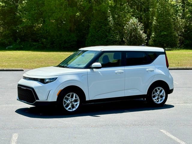 Used 2025 Kia Soul LX w/ LX Technology Package image 2