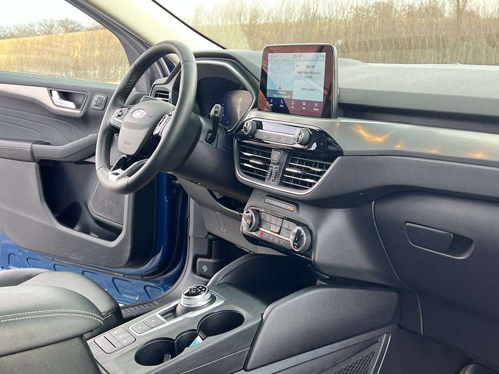 Used 2022 Ford Escape Titanium w/ Class II Trailer Tow Package image 27