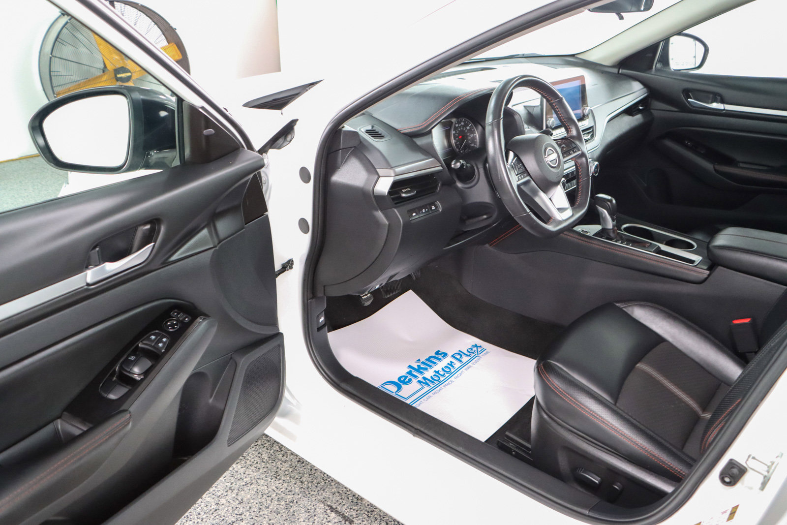 Used 2024 Nissan Altima 2.5 SR image 3