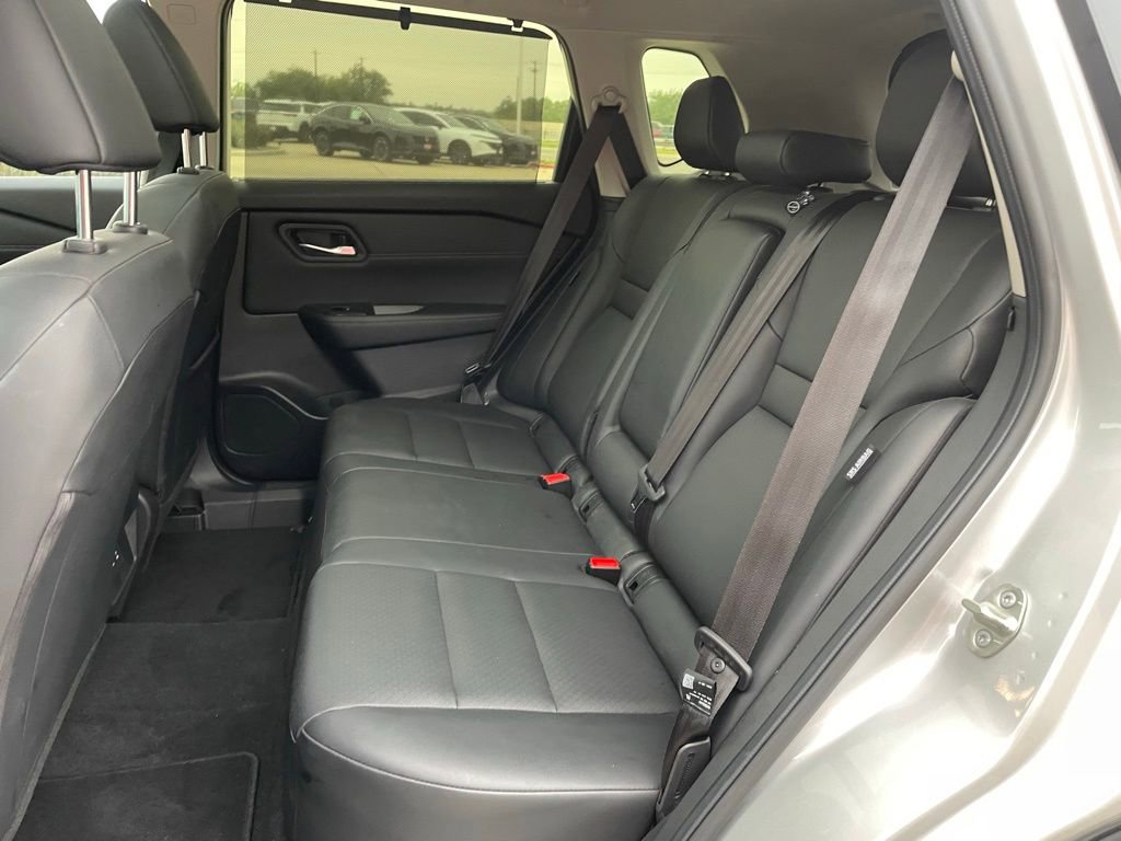 Certified 2025 Nissan Rogue SV w/ SV Premium Package FWD image 17
