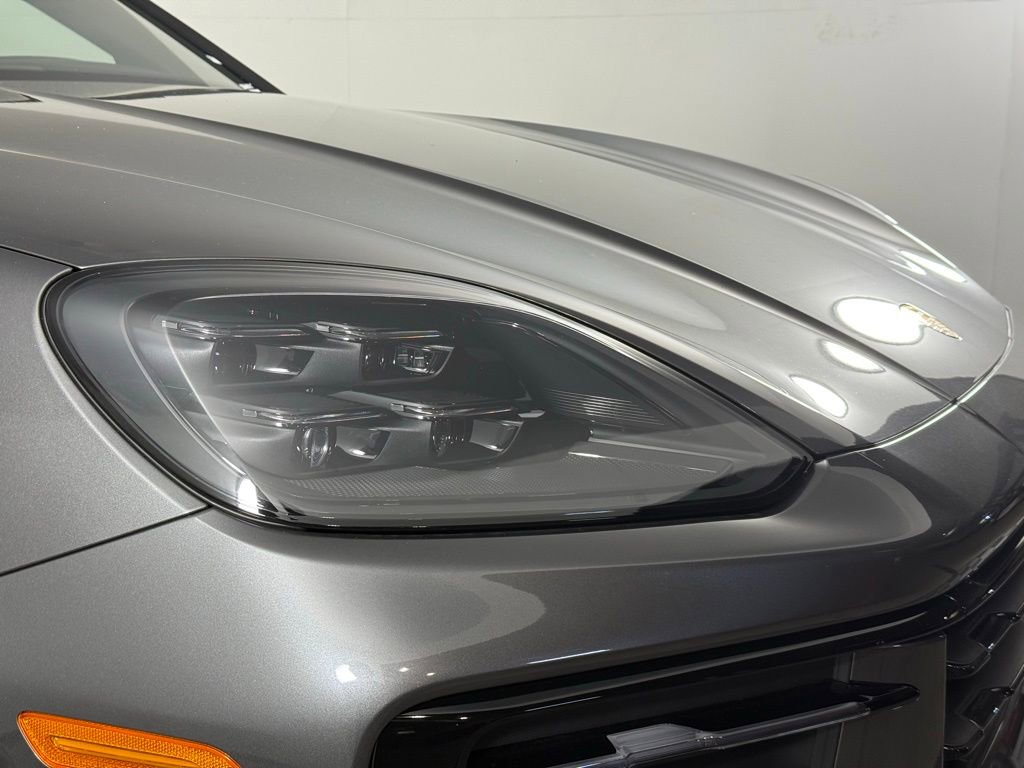 Certified 2025 Porsche Cayenne Coupe image 15