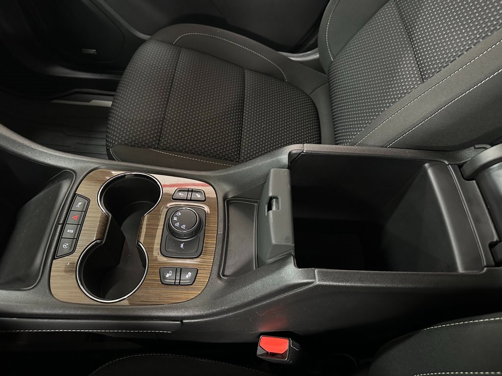 Used 2023 GMC Acadia SLE w/ Driver Convenience Package image 31