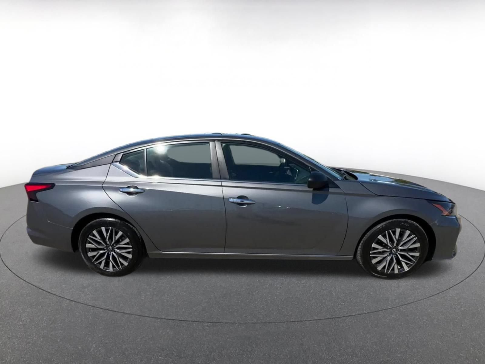 Used 2025 Nissan Altima 2.5 SV FWD image 16