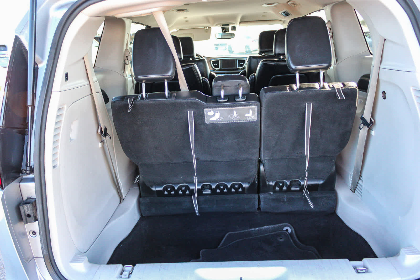 Used 2018 Chrysler Pacifica Touring-L image 25