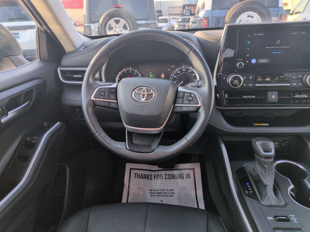 Certified 2025 Toyota Highlander XLE AWD/4WD image 13
