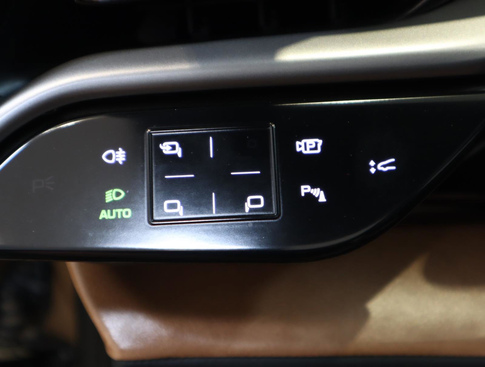 Used 2022 Ferrari SF90 Spider image 30