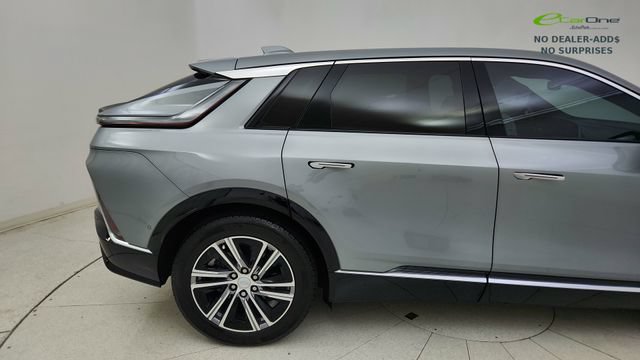 Used 2024 Cadillac Lyriq Luxury AWD/4WD image 7