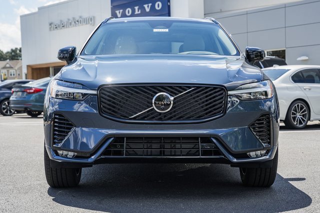 New 2026 Volvo XC60 B5 Ultra w/ Climate Package image 2
