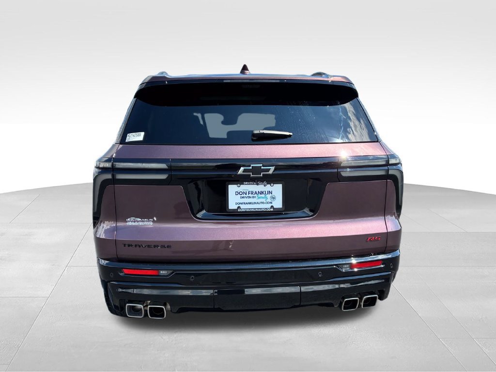 Used 2024 Chevrolet Traverse RS FWD image 3
