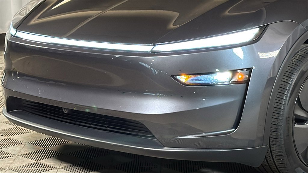 Used 2026 Tesla Model Y 2WD image 3
