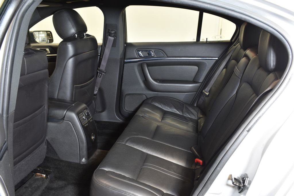 Used 2014 Lincoln MKS image 27