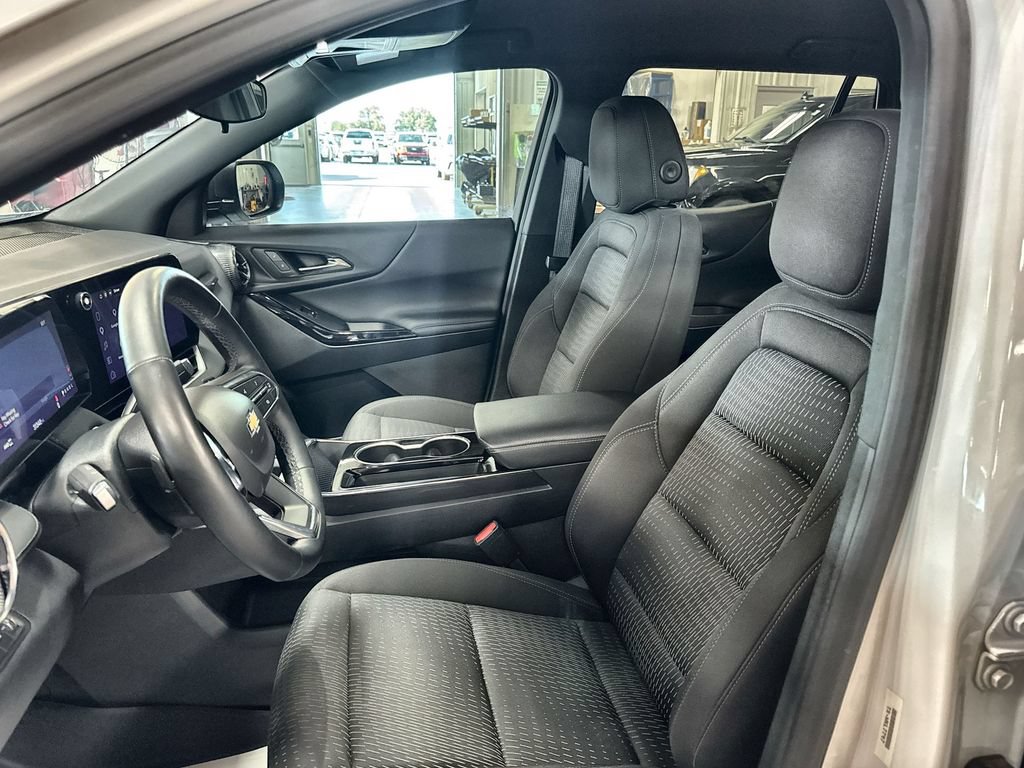 Used 2025 Chevrolet Equinox LT AWD/4WD image 12