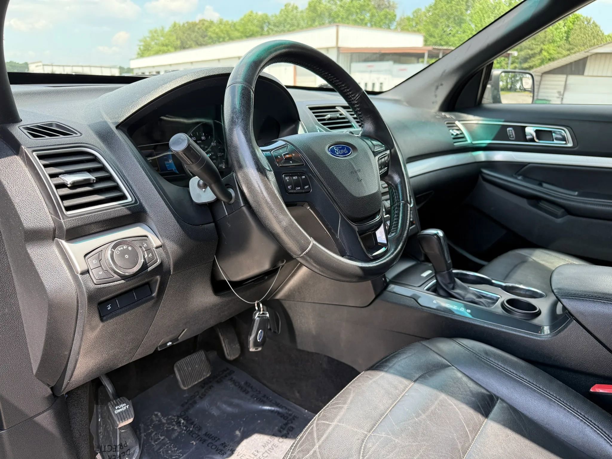 Used 2016 Ford Explorer XLT w/ Equipment Group 202A FWD image 17