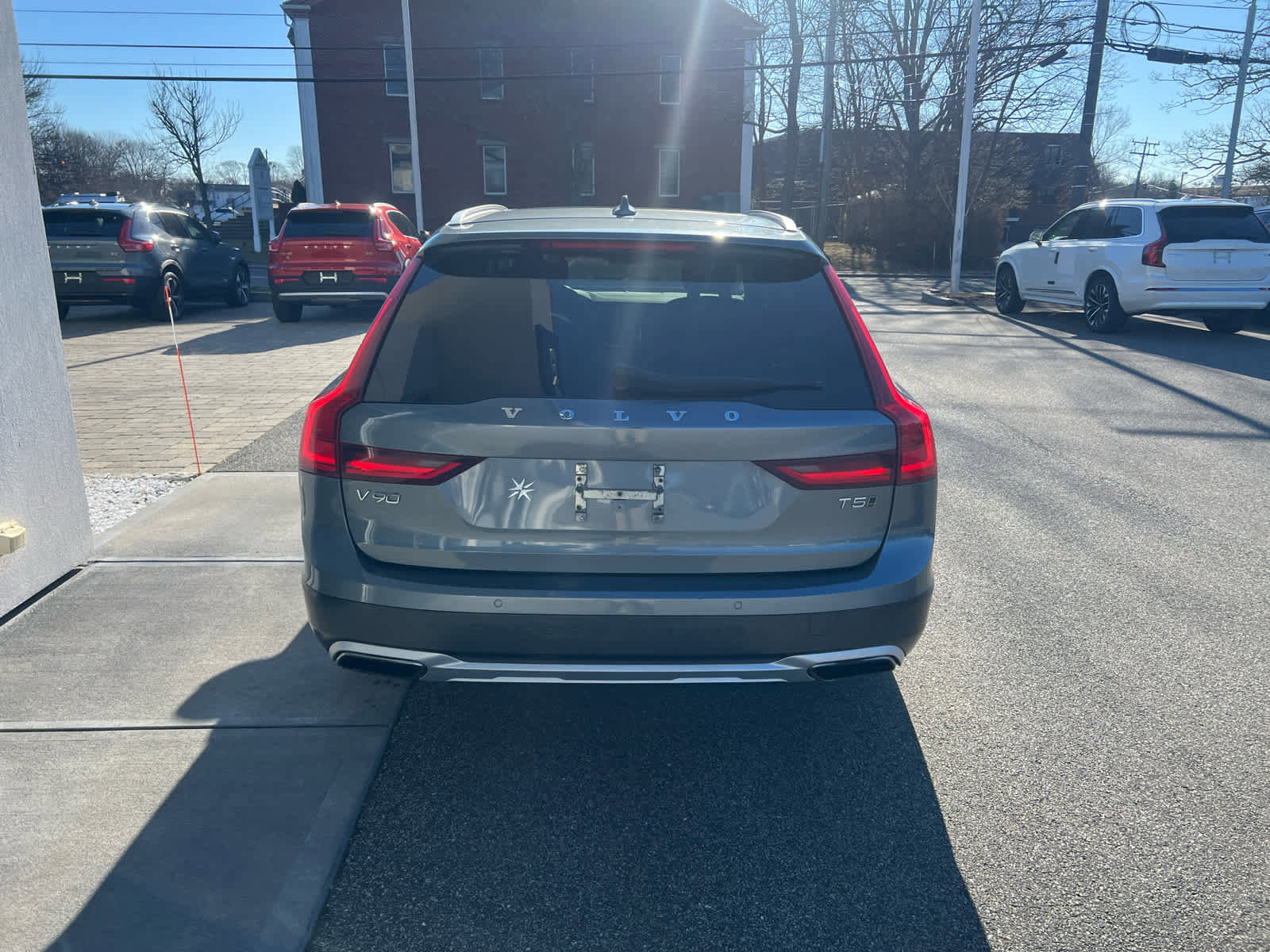 Used 2018 Volvo V90 T5 Cross Country w/ Convenience Package image 9