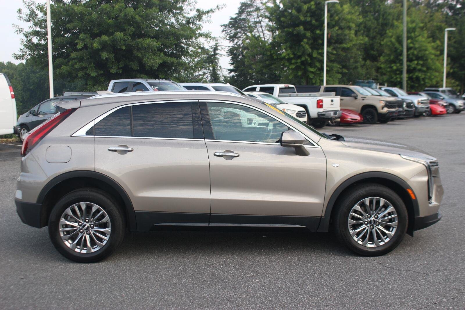 Used 2024 Cadillac XT4 Premium Luxury FWD image 8