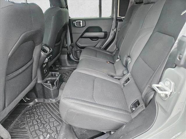 Used 2022 Jeep Gladiator Overland w/ Trailer Tow Package AWD/4WD image 10