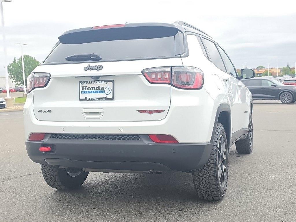 Used 2025 Jeep Compass Trailhawk AWD/4WD image 9