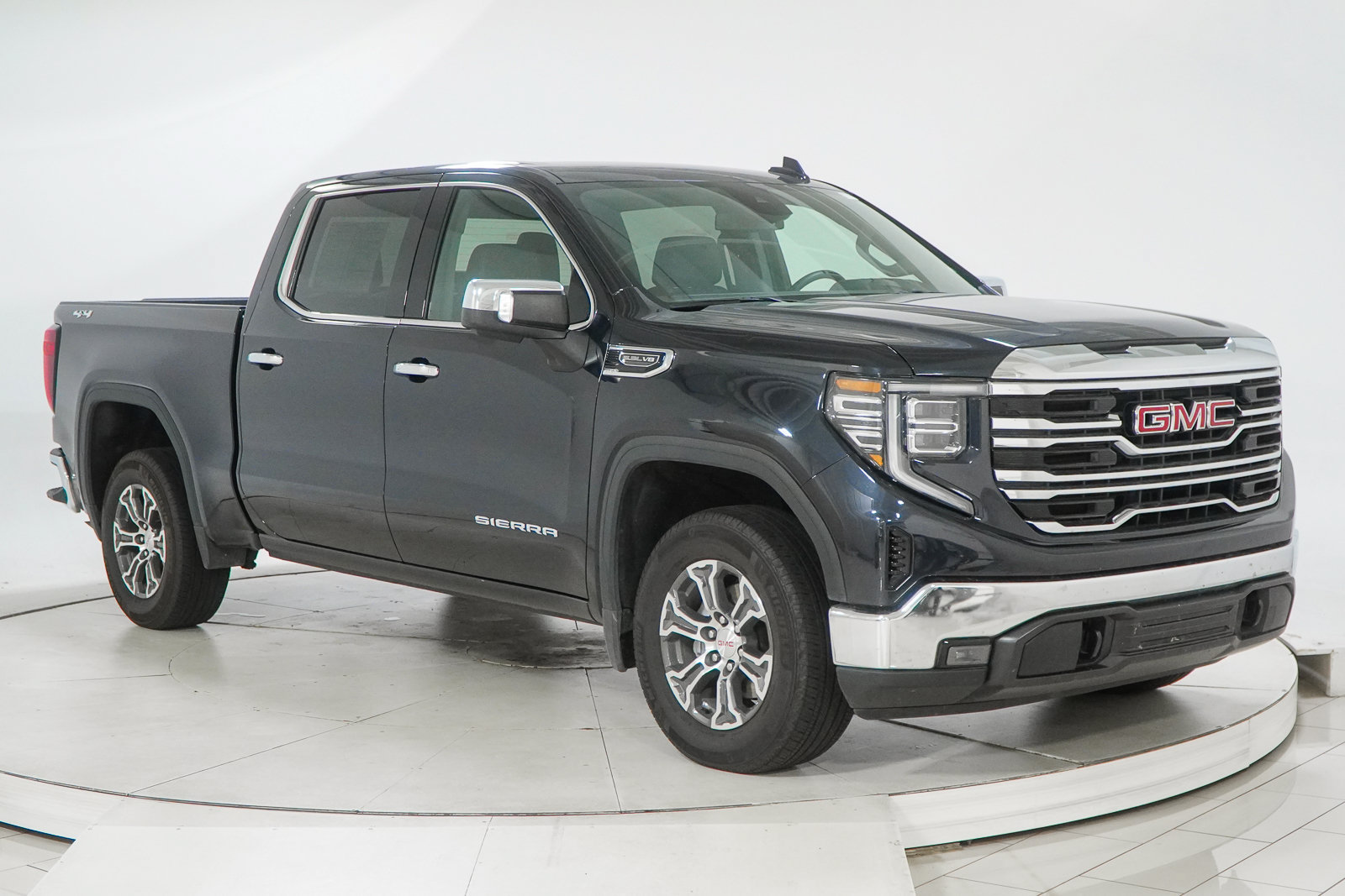 Used 2026 GMC Sierra 1500 SLT AWD/4WD image 13