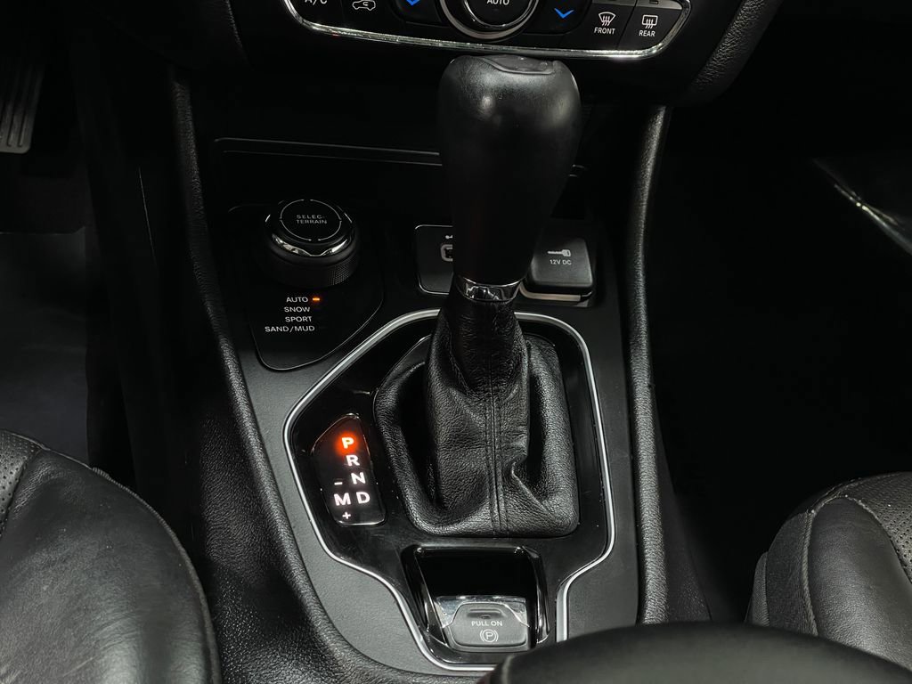 Used 2021 Jeep Cherokee Limited image 28