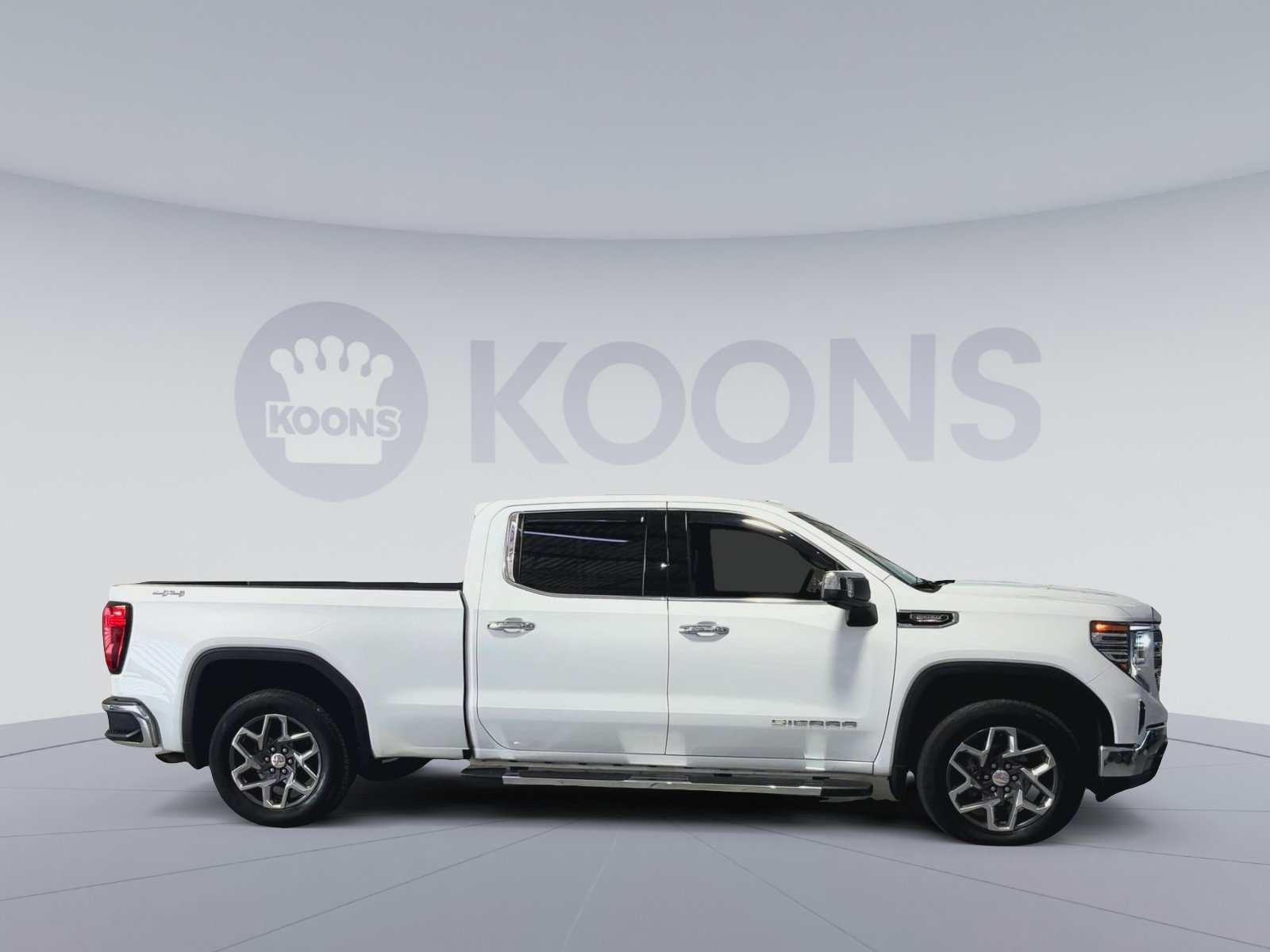 Used 2023 GMC Sierra 1500 SLT w/ SLT Premium Package AWD/4WD image 12