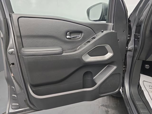 Used 2025 Nissan Frontier SV image 25