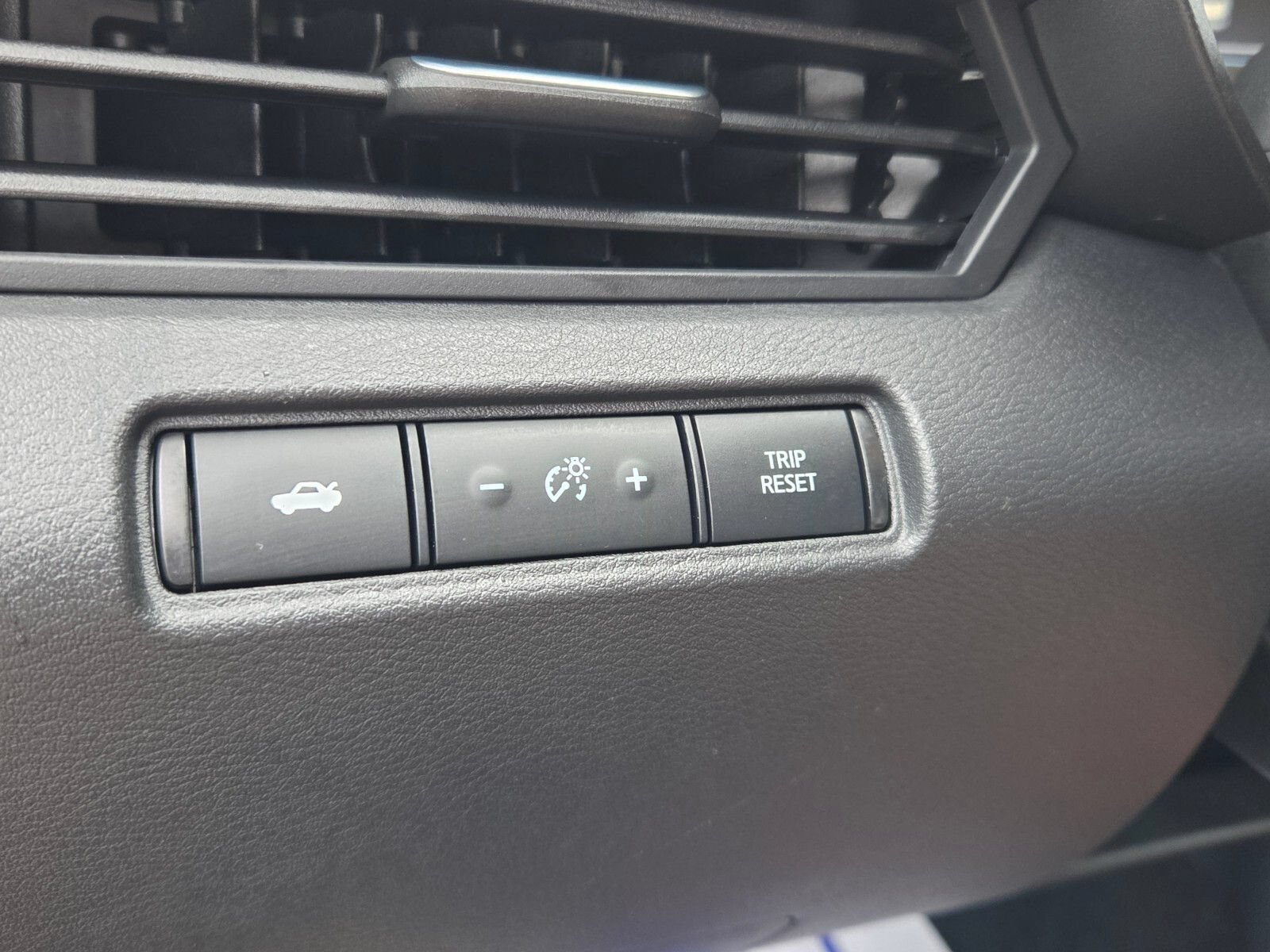 Used 2025 Nissan Altima 2.5 SV FWD image 27