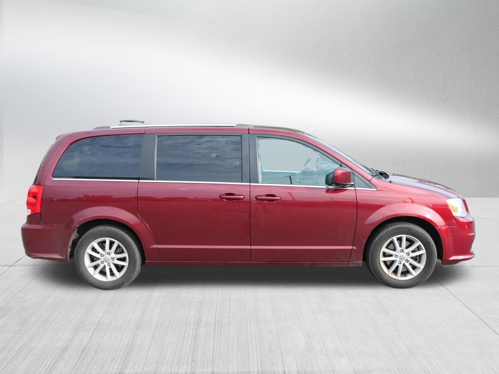 Used 2018 Dodge Grand Caravan SXT FWD image 8