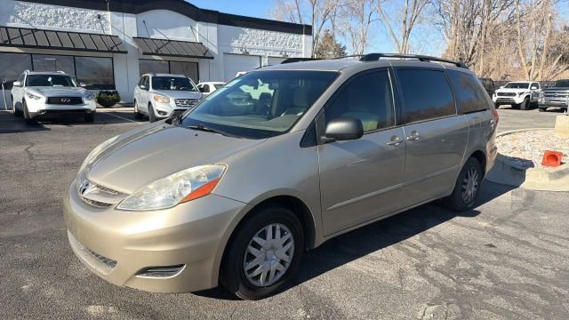 Used 2009 Toyota Sienna CE image 1