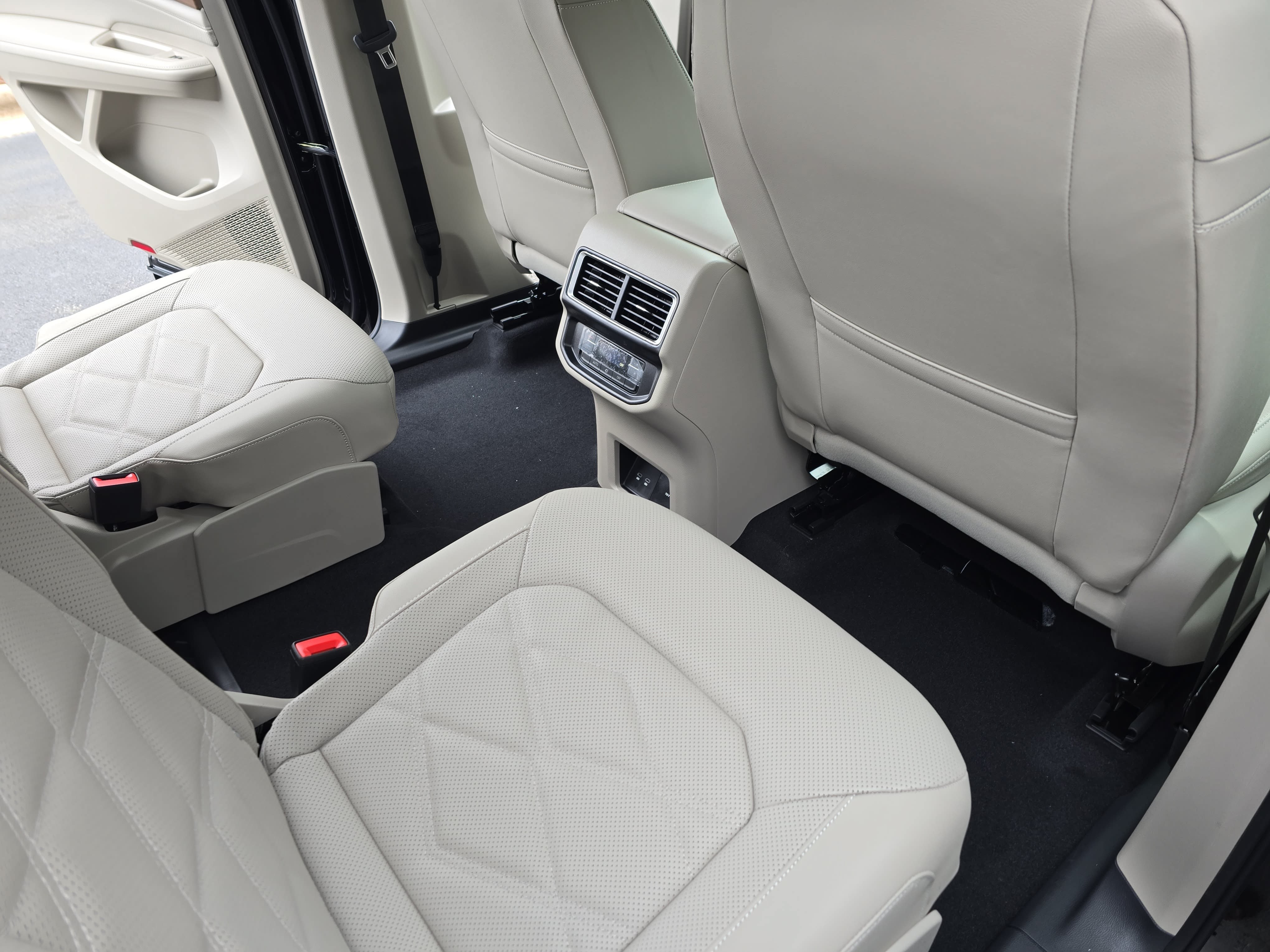 New 2026 Volkswagen Atlas SE AWD/4WD image 11