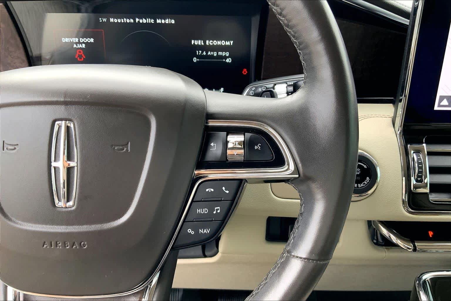 Used 2019 Lincoln Navigator Reserve AWD/4WD image 25