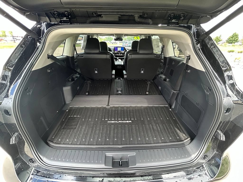 Used 2026 Toyota Highlander Limited AWD/4WD image 24