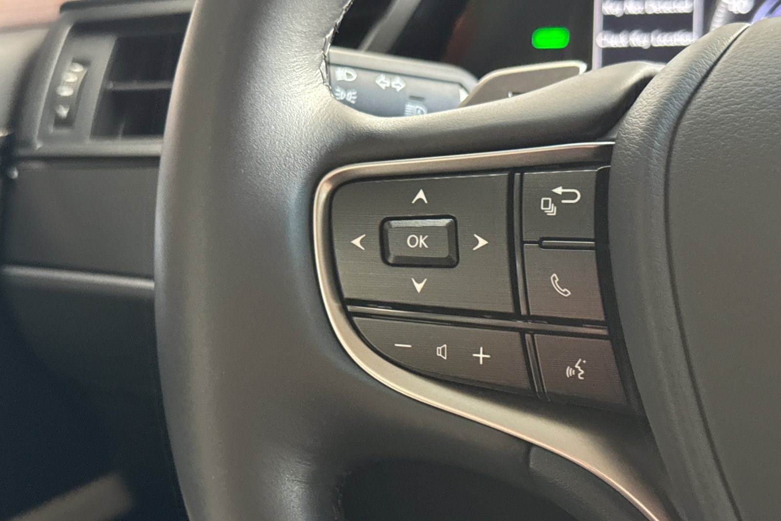 Certified 2024 Lexus ES 300h w/ Premium Package FWD image 28
