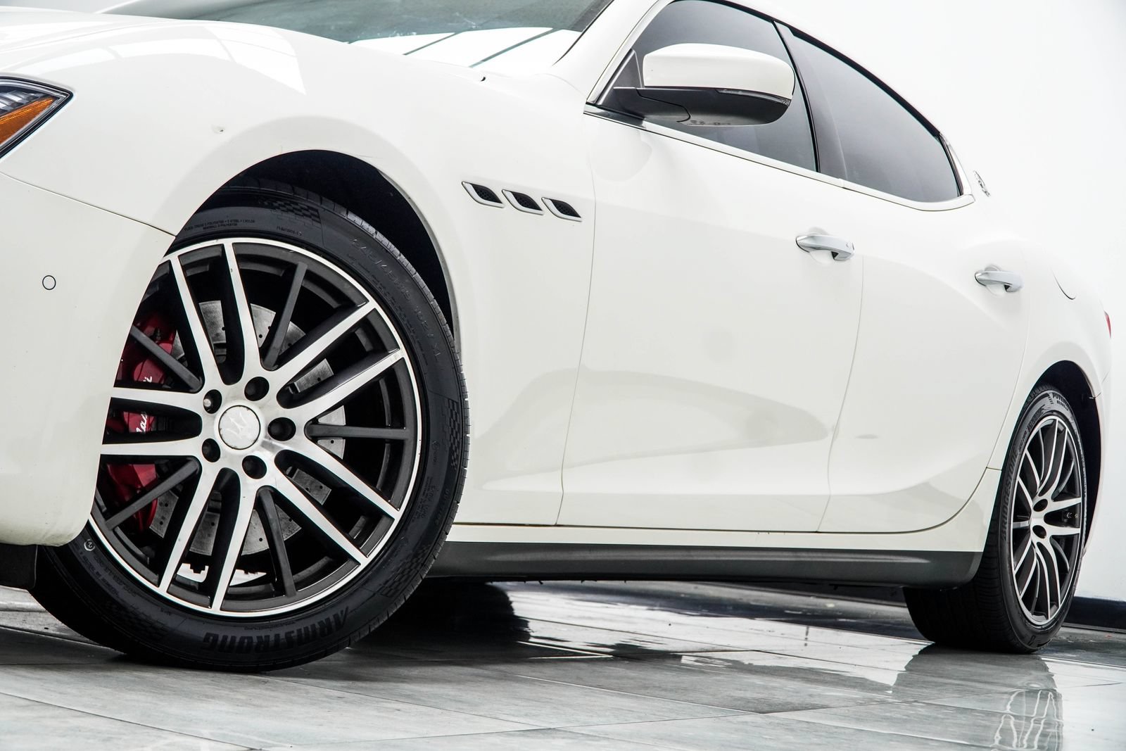 Used 2019 Maserati Ghibli S Q4 AWD/4WD image 3