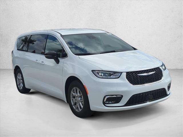 New 2026 Chrysler Pacifica Select image 6