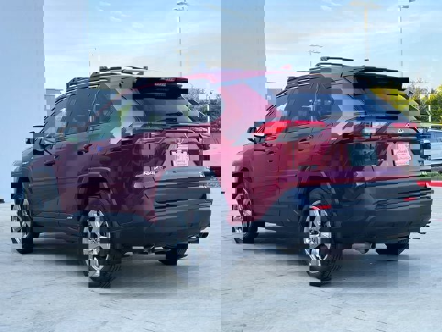 Used 2021 Toyota RAV4 XLE Premium w/ Carpet Mat Package (TMS) image 5